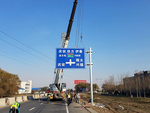 红河红河道路护栏网网片该如何进行正确的选购呢？